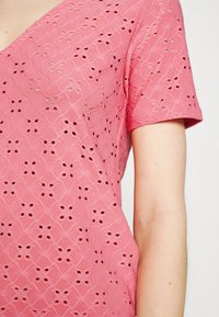 VILA T-shirt med print - pink