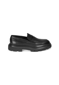Zwarte leren loafers met een ronde neus, een gestructureerde band aan de voorkant en een chunky, gestructureerde rubberen zool. Minimalistisch ontwerp.