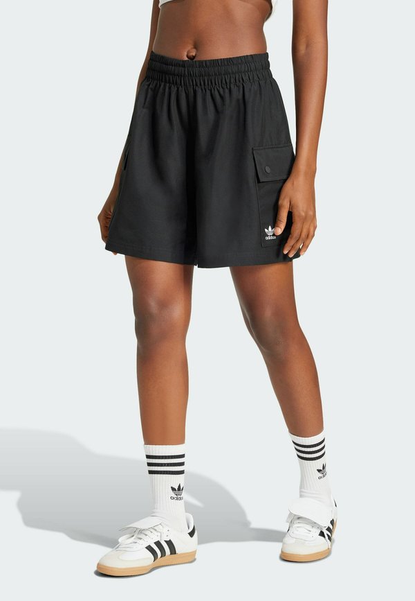 ESSENTIALS WOVEN HIGH-WAIST CARGO - Shorts