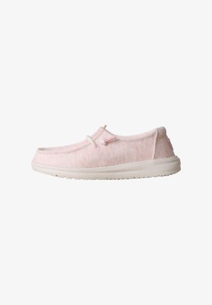 Chaussure décontractée rose clair à enfiler avec semelle blanche et lacet à réglage latéral, conçue pour le confort et la facilité d'utilisation.