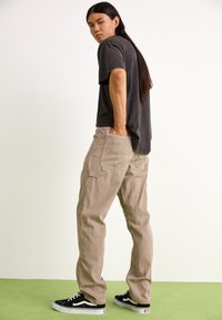 Dickies GARYVILLE HICKORY - Jeans carpenter - mushroom