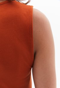 OXXO SQUARE NECK SINGLET - Toppi - potters clay