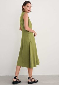 Thumbnail Image 3