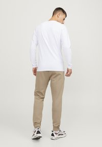 Jack & Jones JPSTWILL AIR PANTS - Pantalones deportivos - crockery