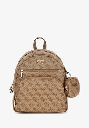 Tansfarbene Kunstleder-Rucksack mit einem Diamanten-Logomuster, ausgestattet mit einer vorderen Reißverschlusstasche, runder Form und einem abnehmbaren kleinen Beutel.