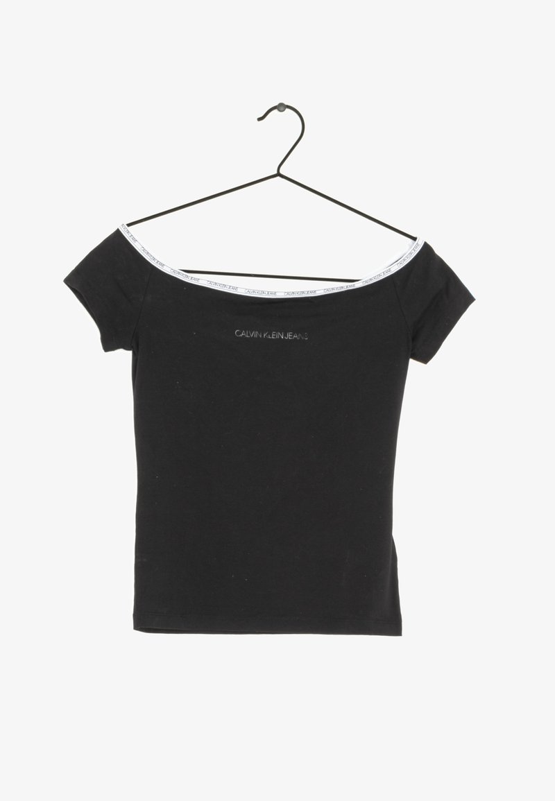 Svart off-the-shoulder t-shirt i bomull, med korta ärmar och ett kontrasterande vitt logoband längs halsringningen.