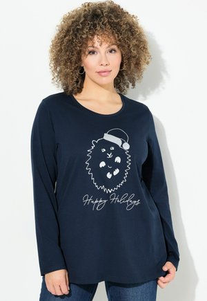 Marineblauwe longsleeve shirt met een leeuwengrafiek en de tekst "Fijne Feestdagen" in het wit. Gemaakt van zachte stof met een ontspannen pasvorm.