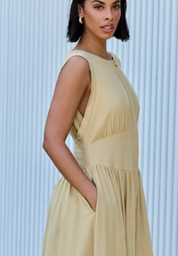Next SLEEVELESS BUTTON DOWN WAISTED - Maxi šaty - stone