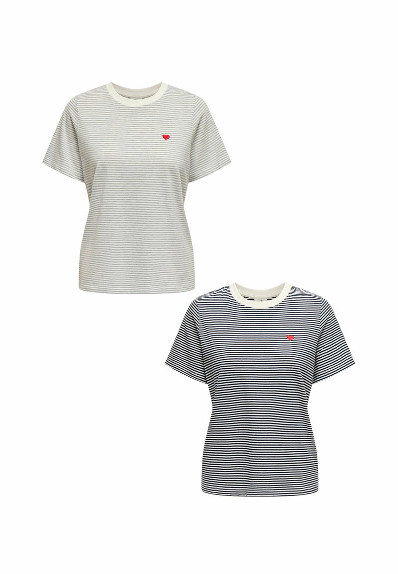 Zwei gestreifte T-Shirts: eines in Hellgrau mit rotem Herzdetail, das andere in Marineblau mit ähnlichen Streifen und Details. Baumwollmaterial, kurze Ärmel.
