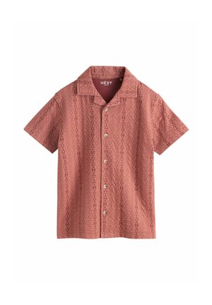 Košeľa s krátkym rukávom na zapínanie na gombíky v prachovo ružovej farbe s jemným geometrickým vzorom a camp golierom, označená "NEXT" vo vnútri výstrihu.