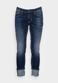 Mörkblå denimjeans med en figursydd design, som har en medelhög midja, fem fickor och uppvikta fållar med ljusblå accenter.