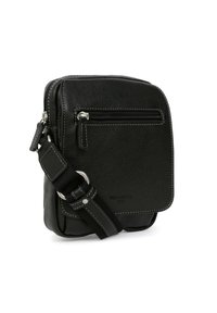 Borsa a tracolla in pelle nera con finitura texturizzata, tasca frontale con zip, tracolla regolabile e dettagli in cucitura bianca. Forma compatta e rettangolare.