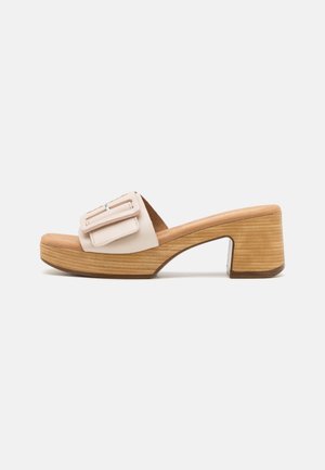 Clogs - white
