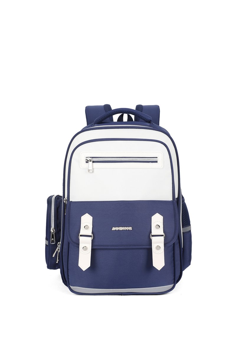 Zaino blu navy e bianco con tasche laterali doppie, tasca frontale con zip, materiale sintetico, spallacci regolabili e dettagli hardware metallici.