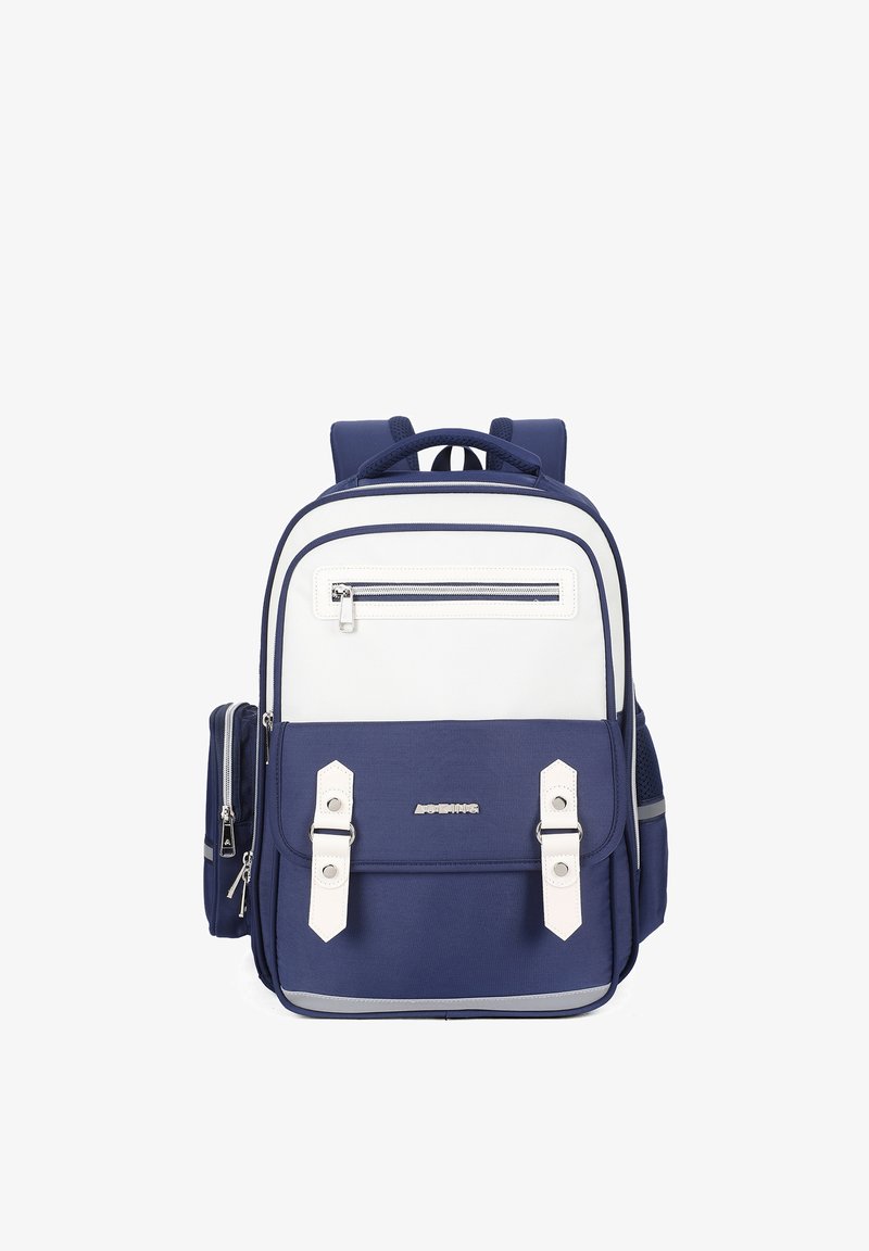 Zaino blu navy e bianco con tasche laterali doppie, tasca frontale con zip, materiale sintetico, spallacci regolabili e dettagli hardware metallici.
