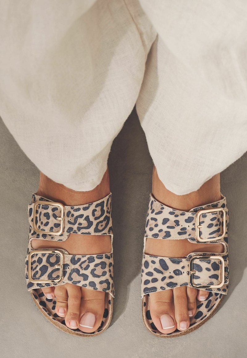 Next REGULAR FIT -BUCKLE - Šľapky - animal