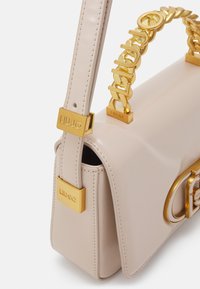 LIU JO CROSSBODY - Borsa a mano - soft cream
