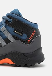 adidas Terrex TERREX MID GORE-TEX® HIKING - Hikingskor - steel/grey three/impact orange