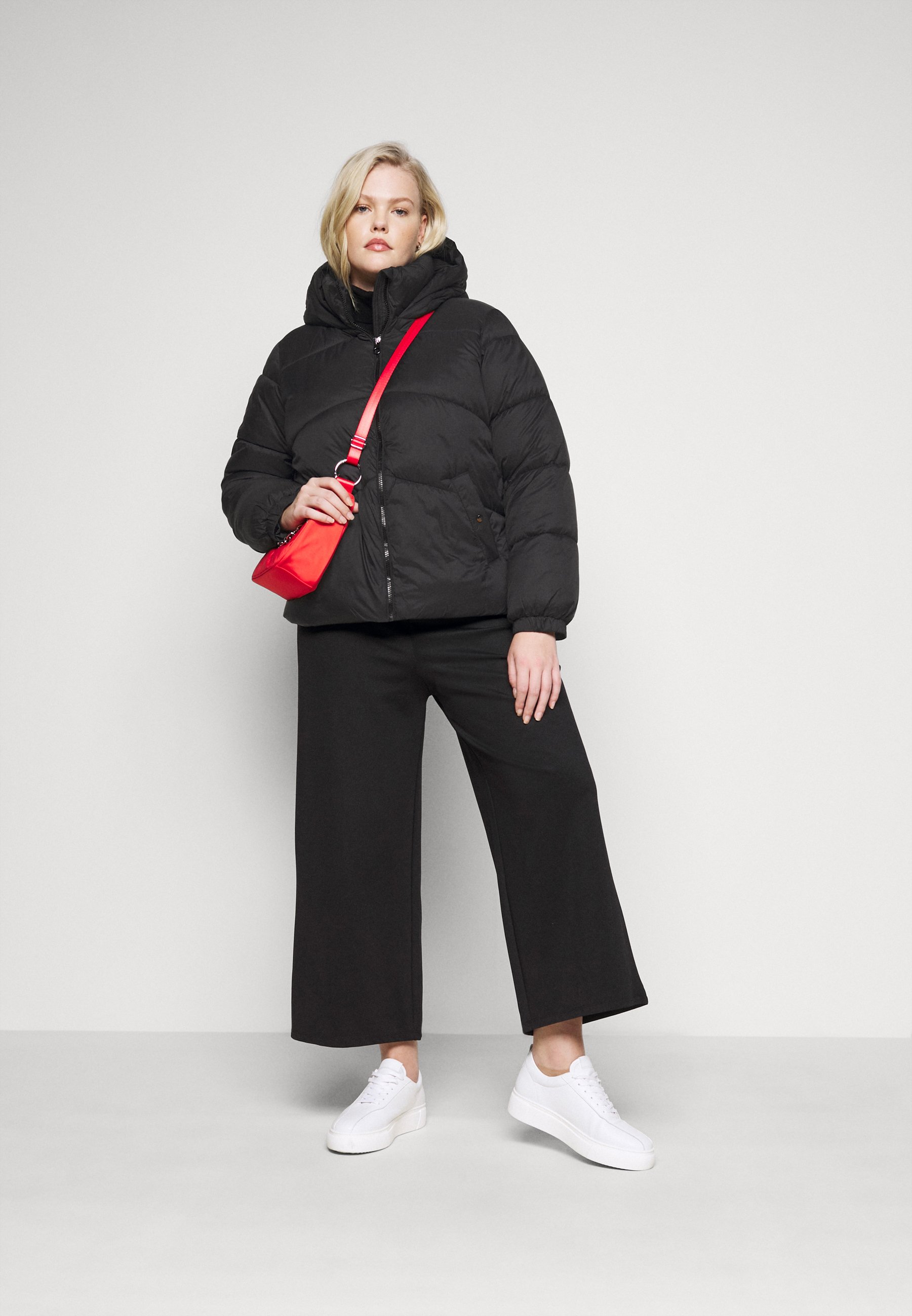 Vero Moda Curve VMUPSALA SHORT JACKET - Giacca invernale - black/nero -  Zalando.it