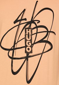 HUGO Marškinėliai su spaudiniu - light/pastel red