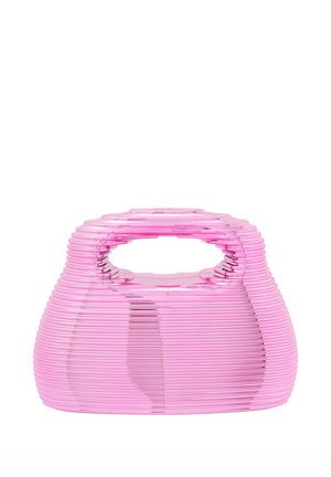 Translucent rosa håndtaske med lagdelt design, rund top og udskåret håndtag. Glat tekstur med blank finish og ingen synlige hardware-detaljer.