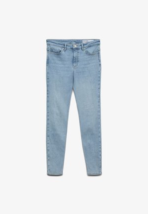 Jean denim bleu clair à coupe slim avec cinq poches, fermeture à boutons et passants pour ceinture, présenté sur fond blanc.