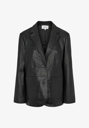 Fekete bőrből készült blézer, melynek jellegzetes bevágott gallérja, két gombja és két első zsebe van. Sima textúrájú, szabott fazonú és strukturált kialakítású.