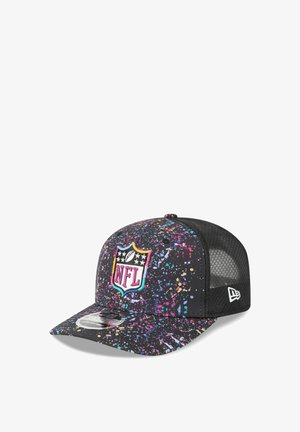 Schwarze Kappe mit einem gesprenkelten Muster in Pink, Blau und Gelb. Mit einem gestickten NFL-Logo auf der Vorderseite und einem Netzrücken.