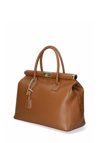 Borsa a mano in pelle marrone con una forma strutturata, due manici superiori, accessori in oro e un portachiavi decorativo. Texture liscia e design minimale.