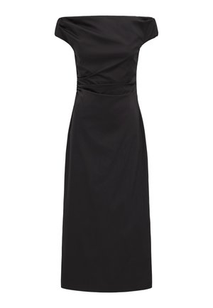 Svart midi-kjole med avkuttet skulder, tettsittende liv og subtilt rynkedetalj ved midjen.