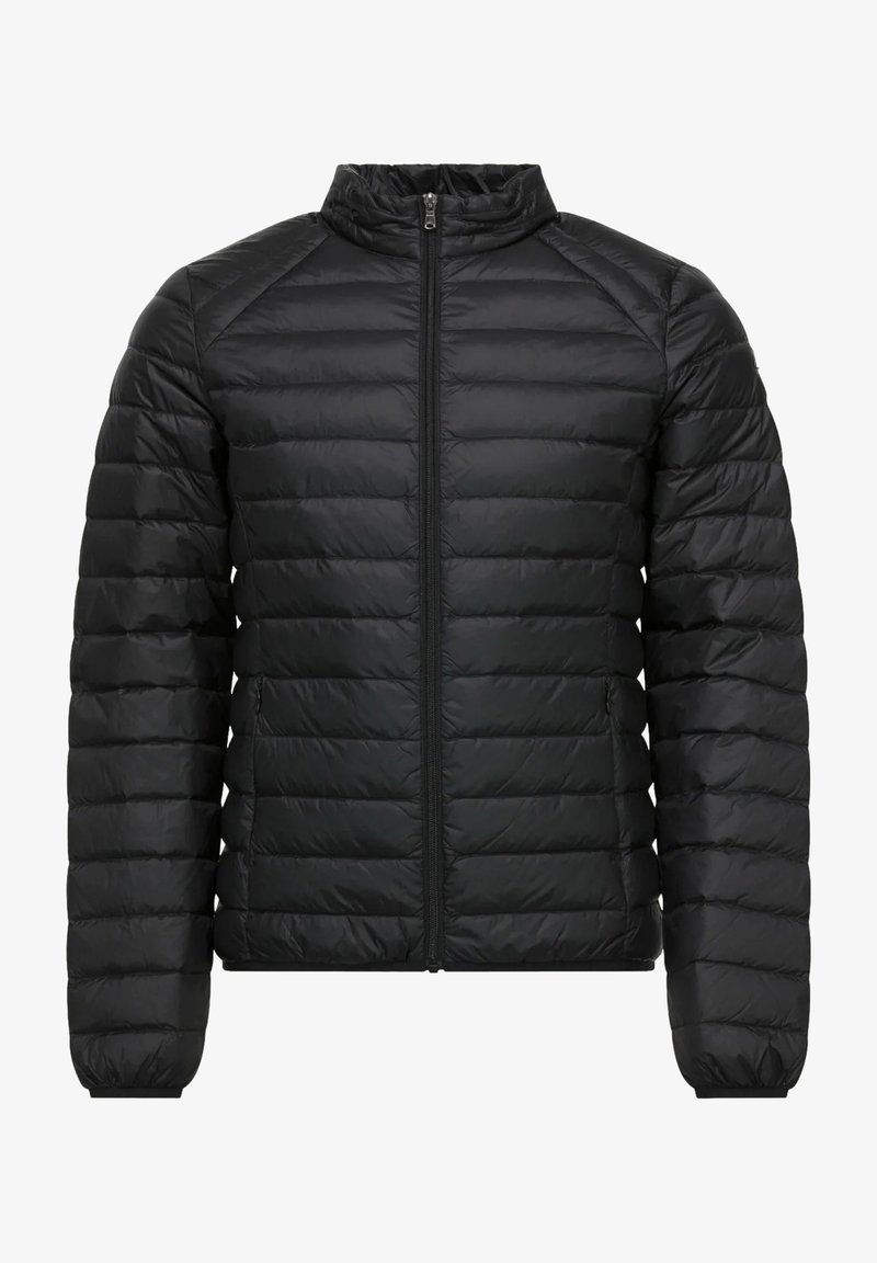 Chaqueta acolchada negra con collar alto, cierre de cremallera, diseño acolchado y puños elasticados. Material ligero con una textura suave.