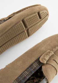 Next LUXURY SIGNATURE  - Instappers - stone brown