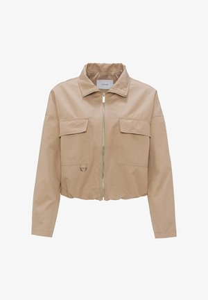 Beige Jacke im Cropped-Stil mit Stehkragen, vorderem Reißverschluss, zwei Brusttaschen und abgerundetem Saum. Glattes Material mit matter Oberfläche.