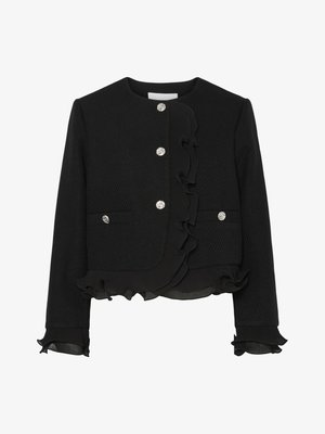 Giacca nera in tessuto texturizzato, con bordi arricciati lungo la parte anteriore e i polsini, e bottoni a pressione in argento, dotata di due tasche frontali.