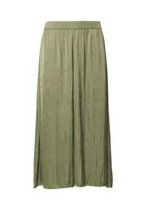 Jupe midi vert olive avec taille élastique et fentes latérales, fabriquée en tissu lisse et brillant.