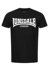 Sort bomulds t-shirt med et stort hvidt "LONSDALE" logo og "LONDON" nedenunder. Klassisk rund hals og korte ærmer.