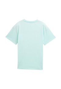 Jasno miętowy t-shirt z krótkim rękawem i okrągłym dekoltem. Gładka faktura materiału i minimalistyczny design bez wzorów czy akcentów.