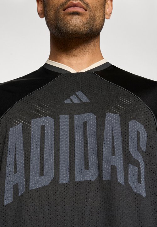 adidas STADIUM GRAPHIC MESH - Print T-shirt - black/off white — foto 6