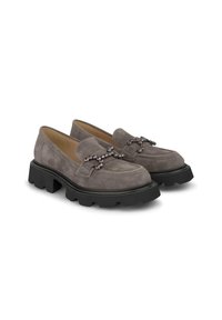 Mocassini in suede grigi con un accent decorativo in catena argentata. Presentano una suola in gomma nera spessa e un design classico senza chiusura.