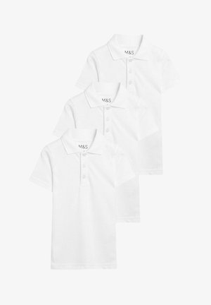 Tre hvide polo t-shirts lavet af blødt stof, med klassisk krave, tre knaplukninger og korte ærmer.