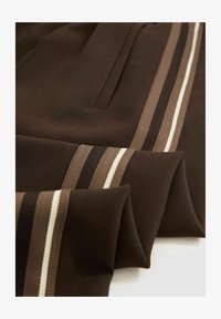 Atlasīts, chocolate brown