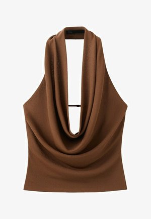 Top maro fără mâneci cu decolteu adânc drapat în formă de căciulă și o bandă subțire orizontală peste partea superioară a pieptului.