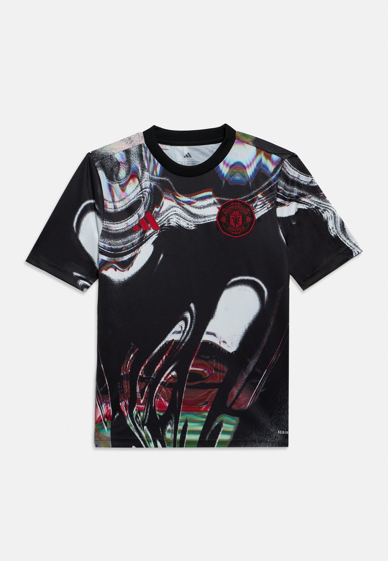 Camiseta negra de manga corta con un patrón psicodélico, logo rojo del Manchester United y la marca Adidas en el pecho y las mangas.