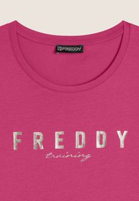 Freddy CON LOGO CHIARO SUL FRONTE - Camiseta estampada - beetroot purple