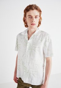 Selected Homme SLHRELAXSUN SHIRT RESORT - Marškiniai - bok choy aop:leaves aop