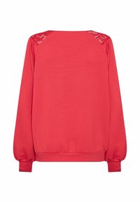 Sudadera color coral con una textura suave, que presenta detalles de encaje en las costuras de los hombros, mangas largas y un dobladillo acanalado.