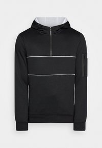 Felpa nera con zip sul collo, righe orizzontali bianche e tasca laterale. Presenta una texture liscia e un cappuccio regolabile con cordino.