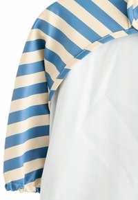 Blau- und cremefarbener gestreifter Stoff mit glatter Textur, ausgestattet mit einem runden Kragen und elastischen Manschetten an den Ärmel.