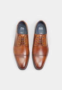 Bata Stringate eleganti - marrone