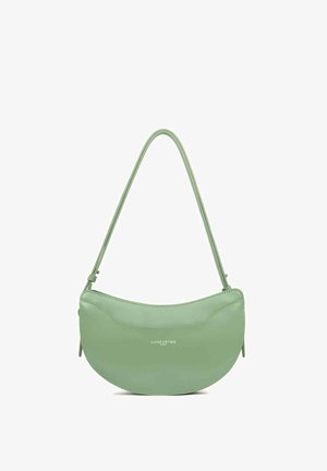 Borsa a tracolla in pelle verde con forma curva e una lunga tracolla, caratterizzata da cuciture minime e un logo impresso sul davanti.
